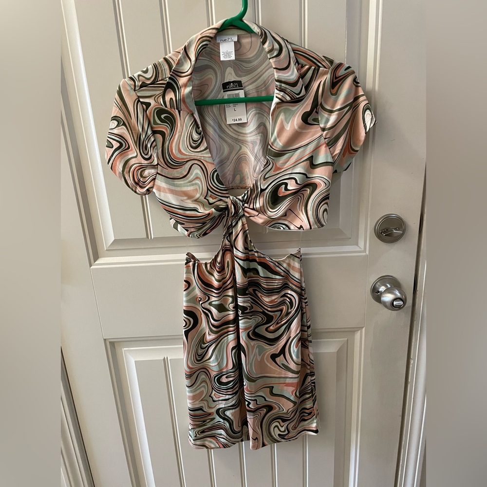 Rue21 Backless Swirl Dress in Cream and Green - Picture 4 of 6